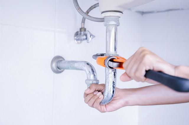 Fixing a leaking pipe